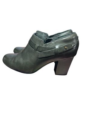 Clarks Bendables Olive Green Leather Ankle Boots Block Heel Size 8